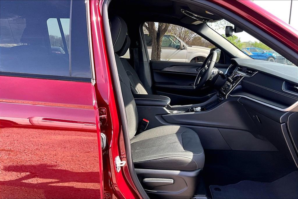 Used 2024 Jeep Grand Cherokee L Laredo w/ Luxury Tech Group I image 7