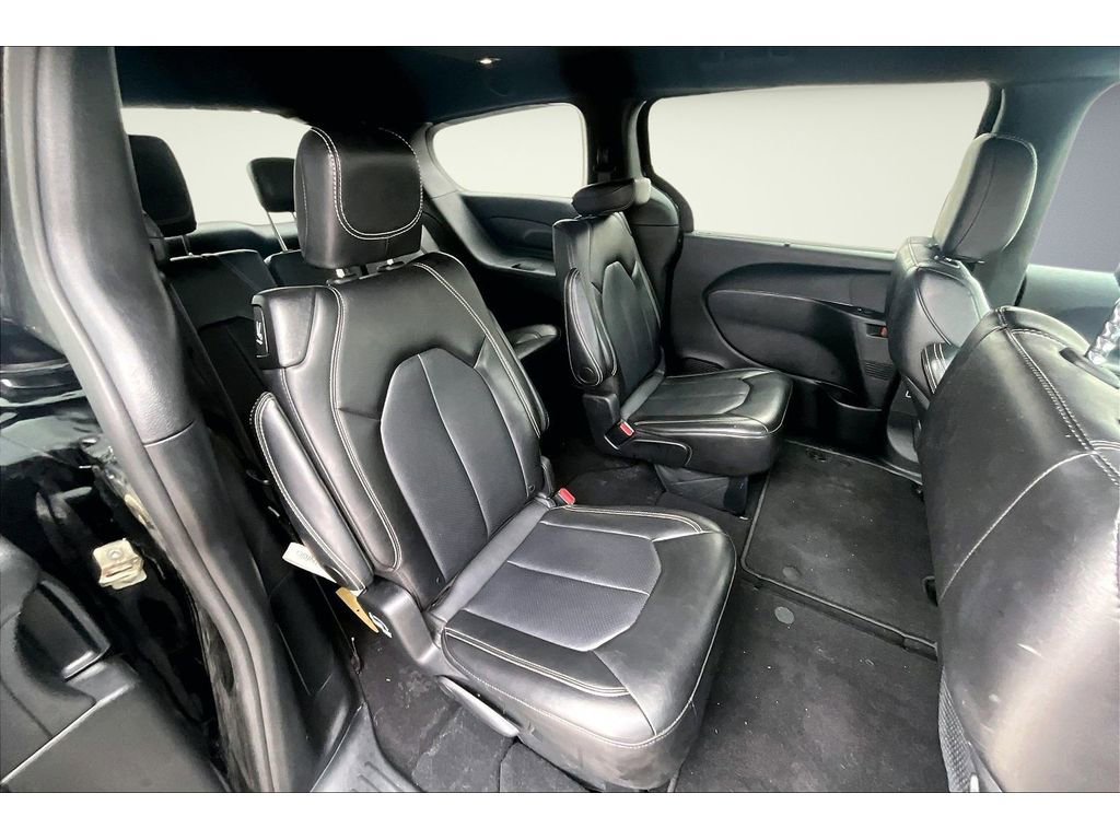 Certified 2025 Chrysler Pacifica Select image 24