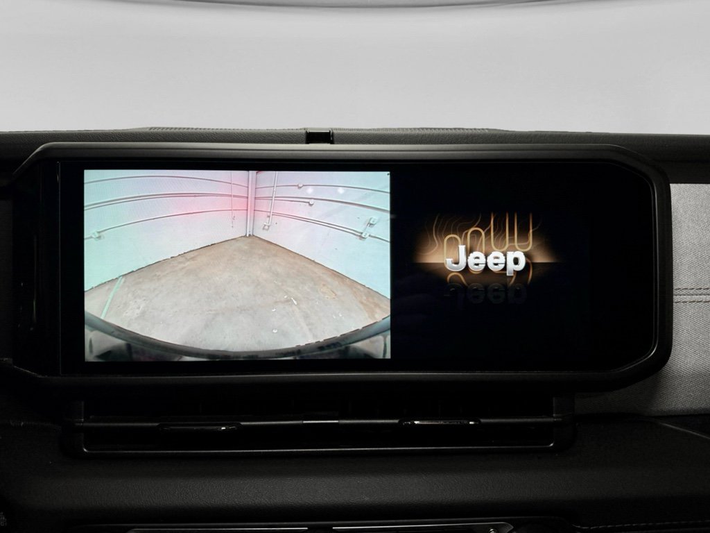 Used 2024 Jeep Wrangler Sahara image 15