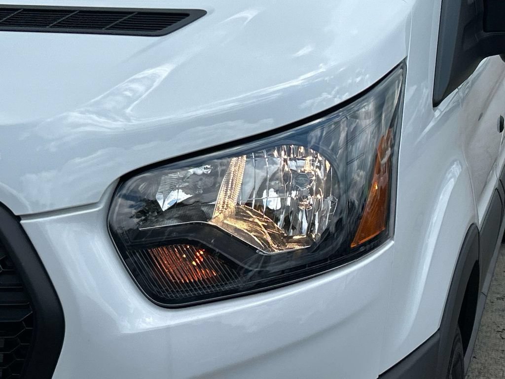 New 2026 Ford Transit 250 148 Medium Roof RWD image 10