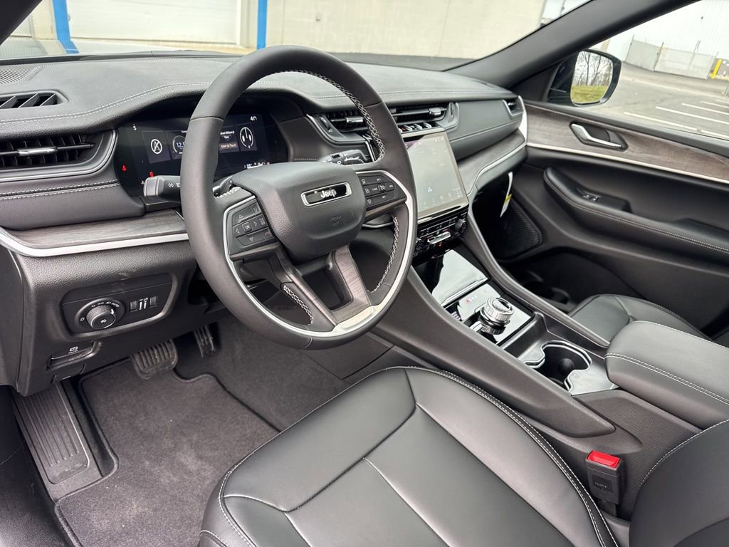 New 2025 Jeep Grand Cherokee Limited image 2