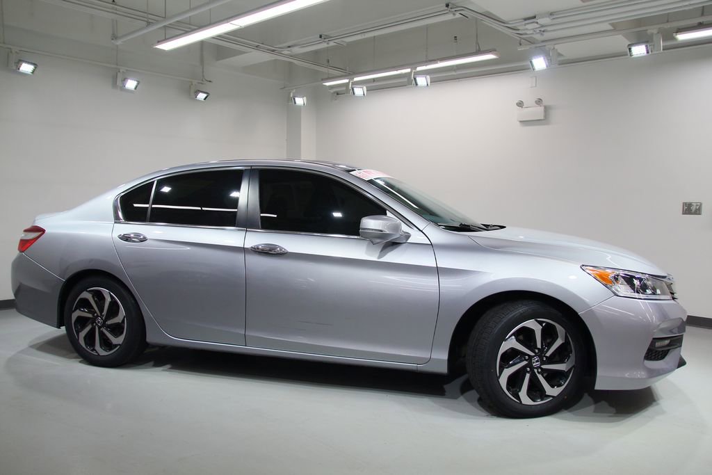 Used 2017 Honda Accord EX-L image 12