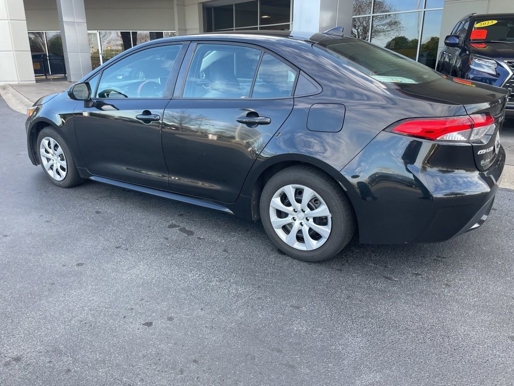 Used 2021 Toyota Corolla LE image 4