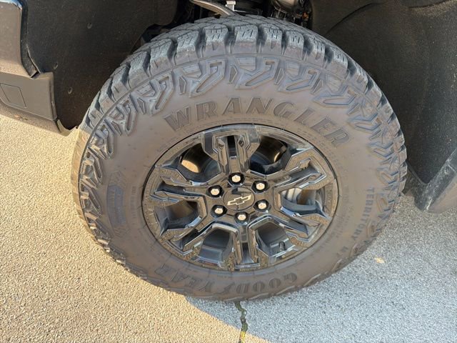 Used 2025 Chevrolet Silverado 1500 ZR2 w/ Technology Package image 10