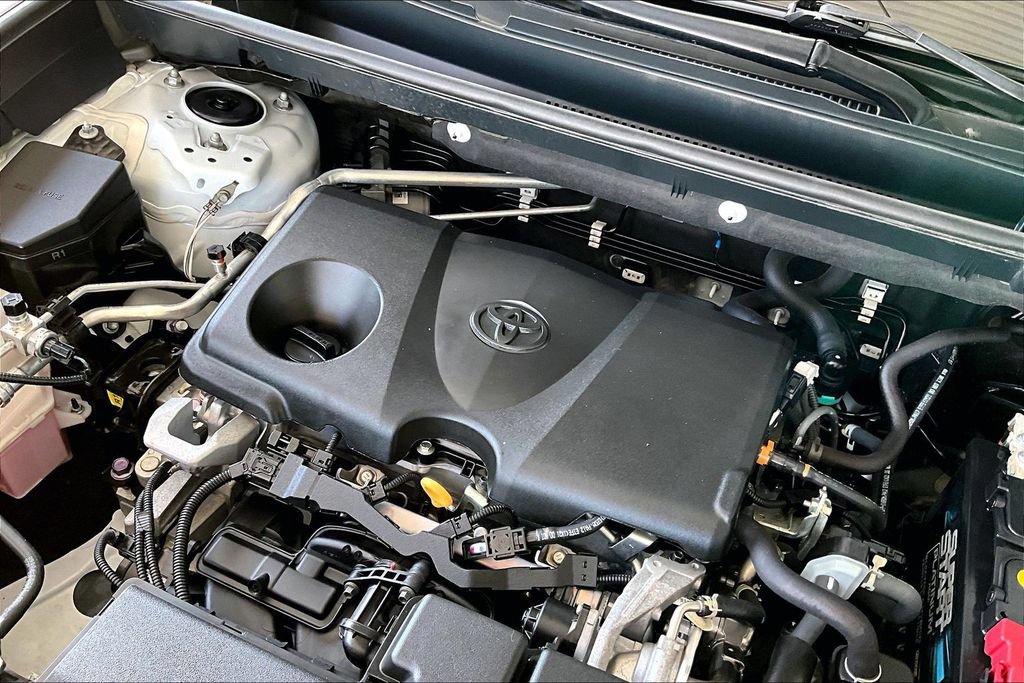 Used 2021 Toyota RAV4 LE FWD image 30