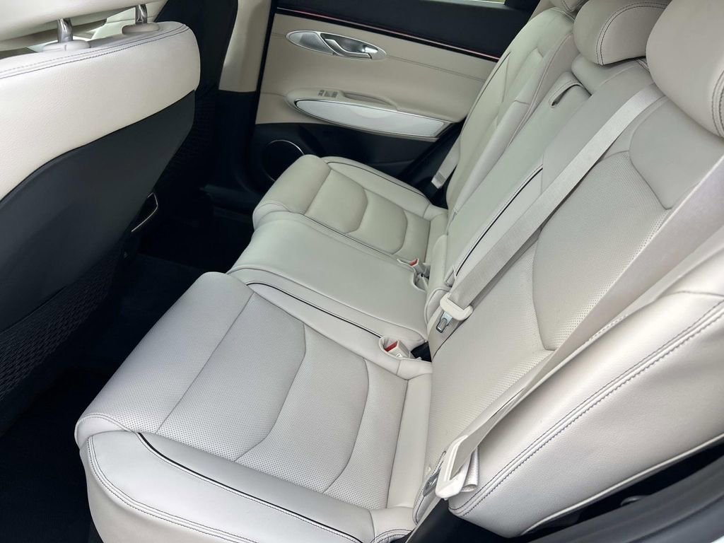 New 2026 Genesis GV70 2.5T Advanced image 18