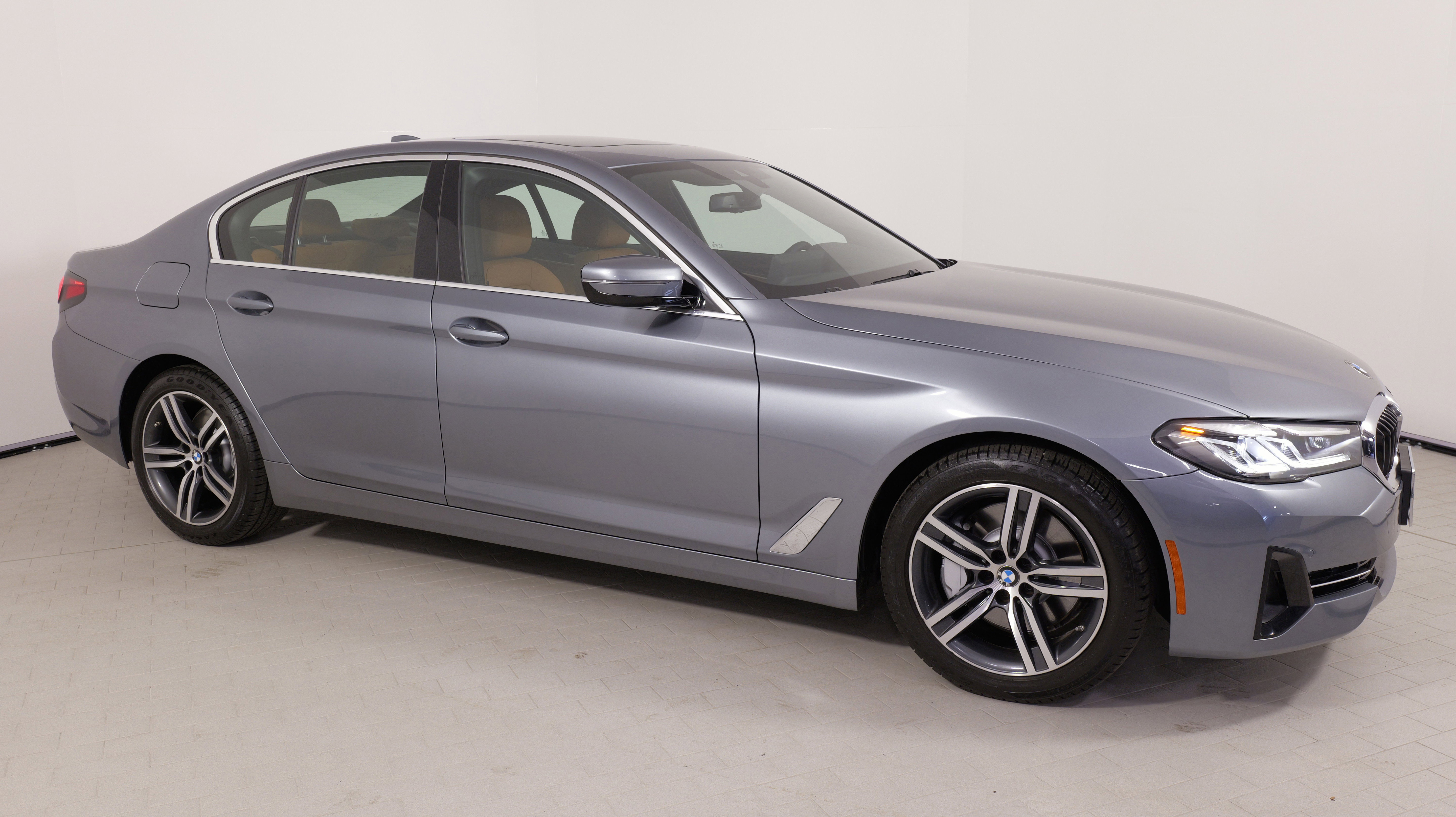 Used 2022 BMW 530i xDrive w/ Convenience Package image 9