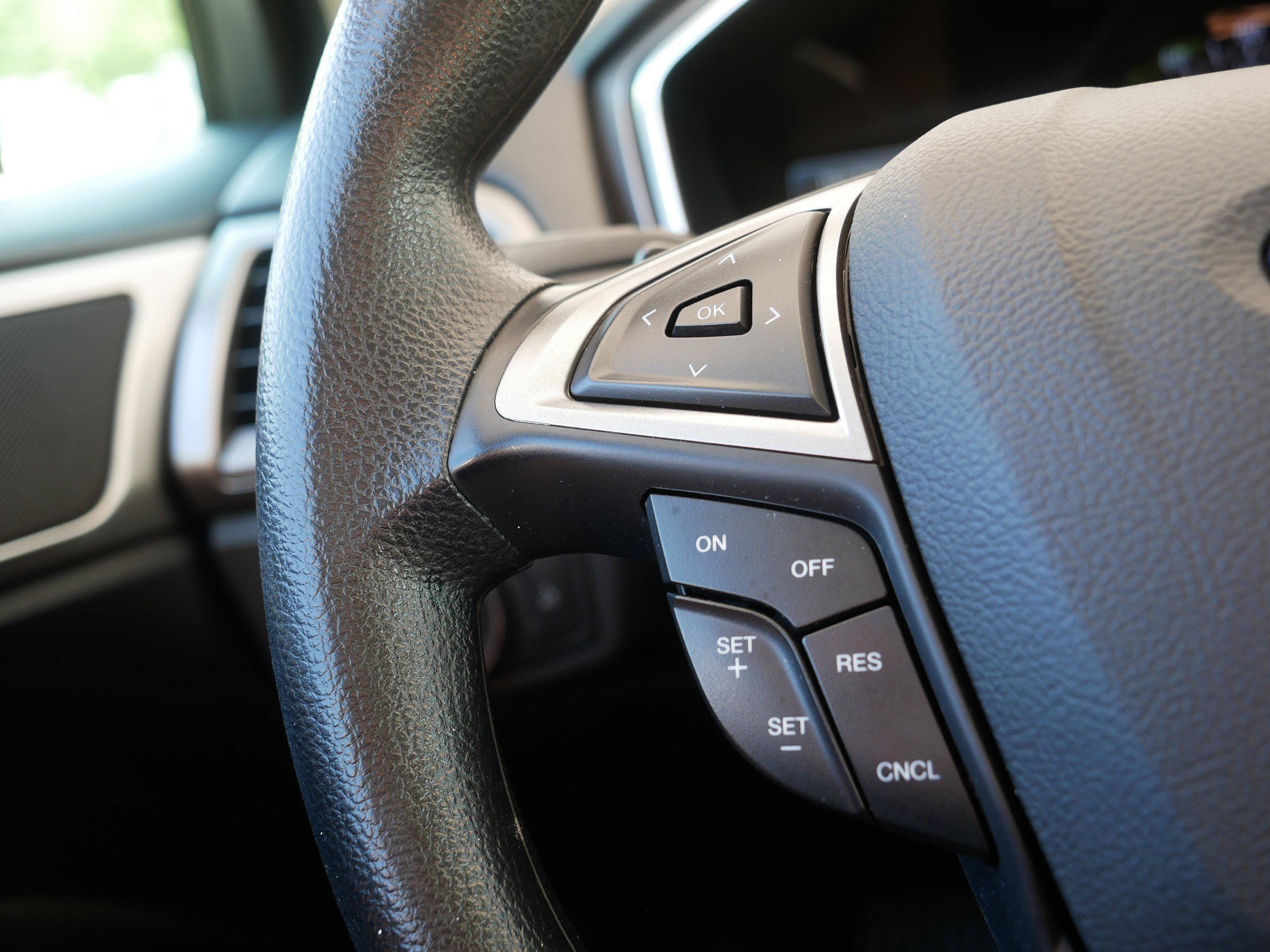 Used 2019 Ford Fusion SE FWD image 28