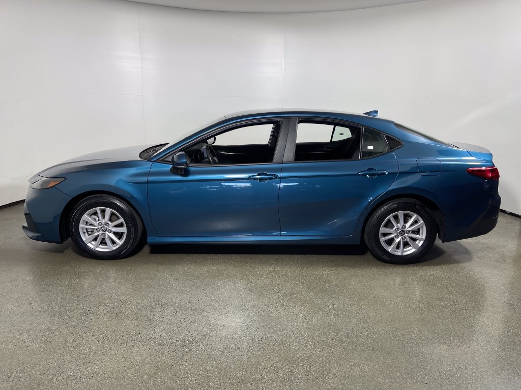 Used 2025 Toyota Camry LE FWD image 6
