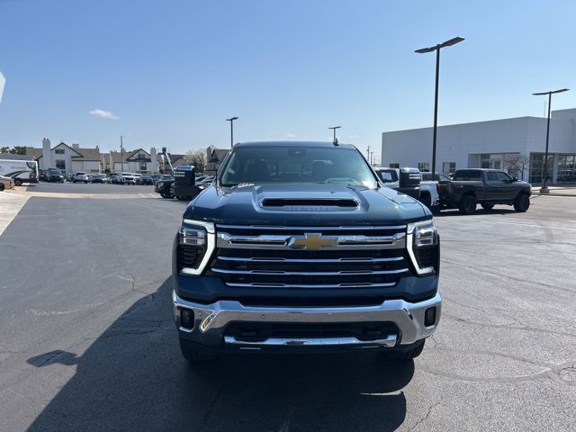 Used 2024 Chevrolet Silverado 2500 LTZ w/ LTZ Premium Package image 3