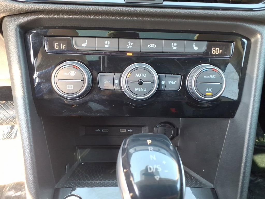 Used 2022 Volkswagen Taos SEL w/ Panoramic Sunroof Package image 19