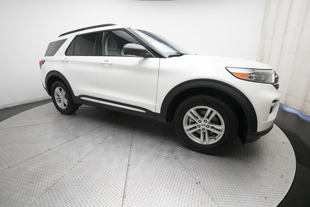 Used 2023 Ford Explorer XLT w/ Equipment Group 202A AWD/4WD image 36