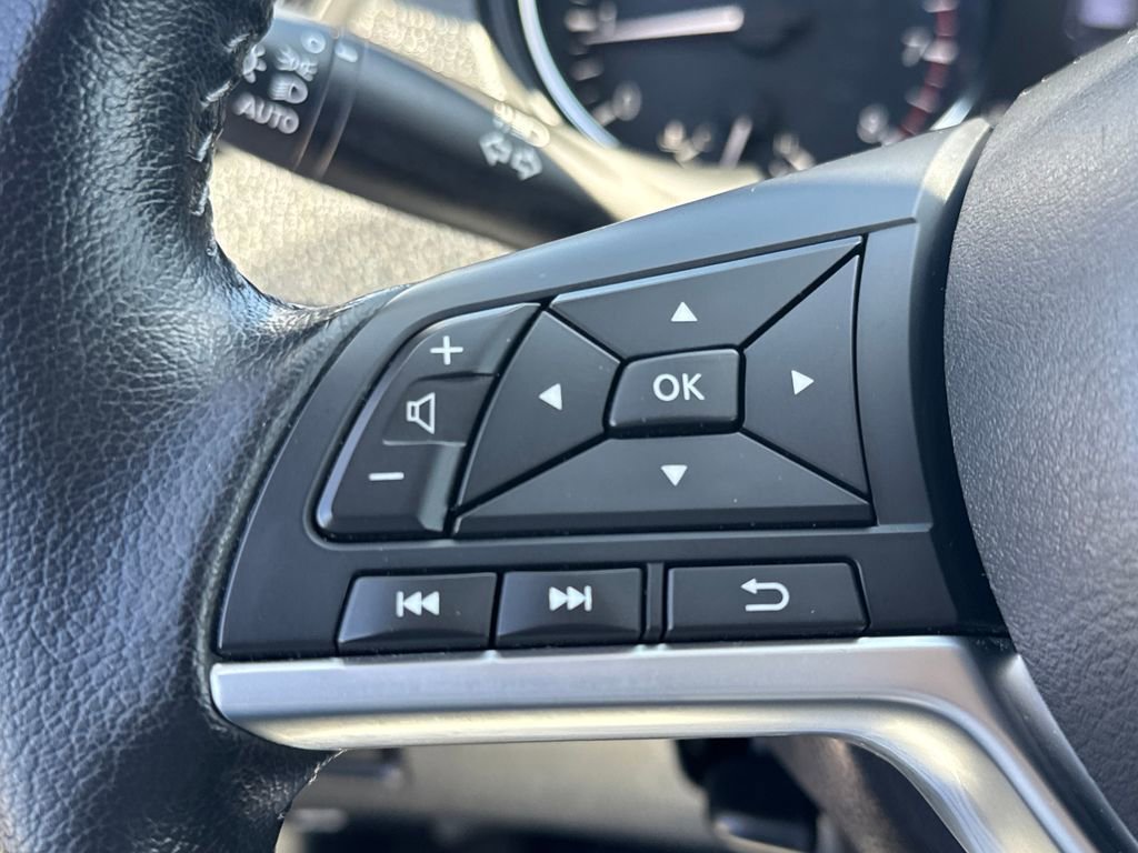 Used 2020 Nissan Rogue SV image 32