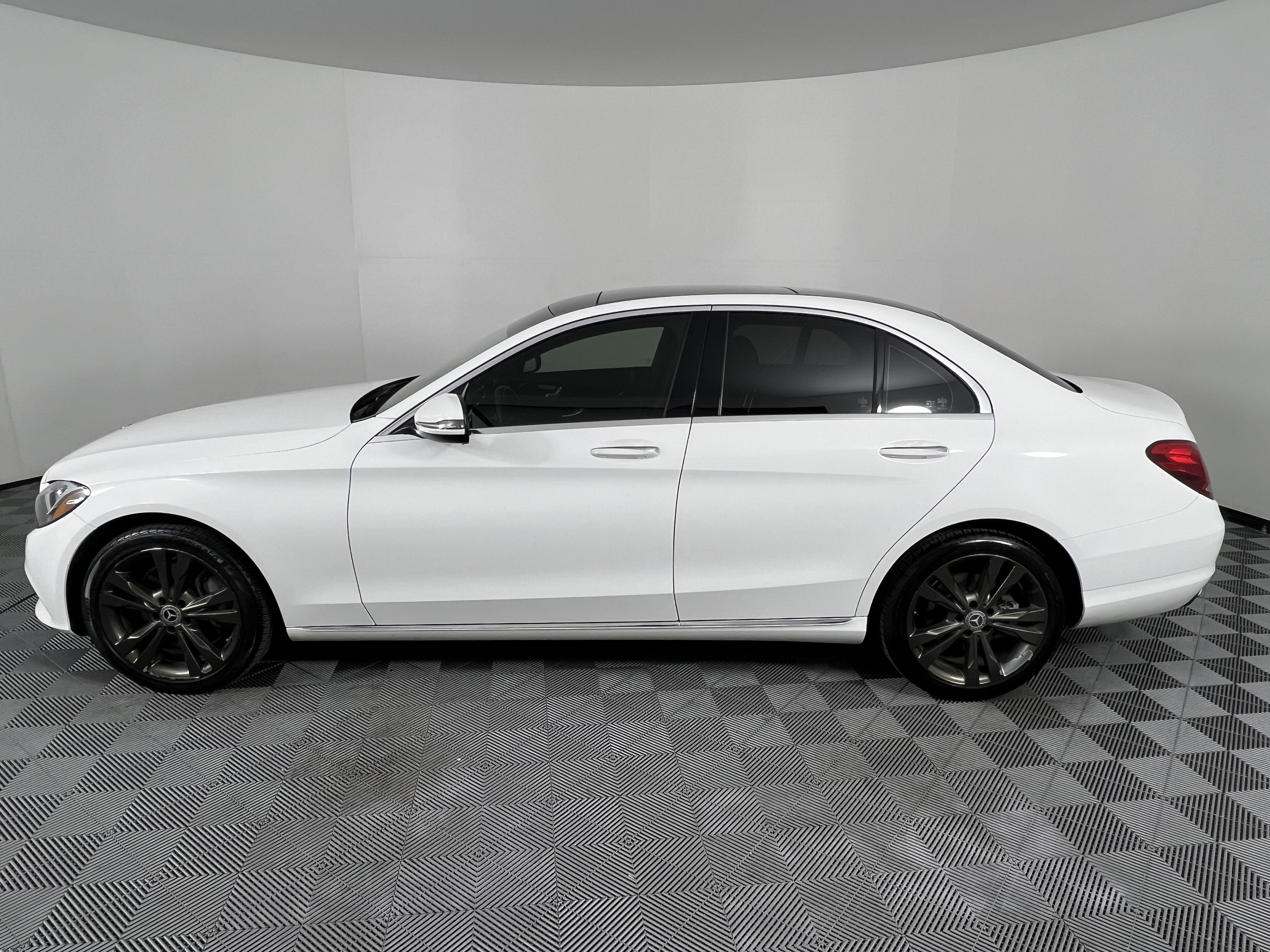 Used 2016 Mercedes-Benz C 300 4MATIC Sedan image 9