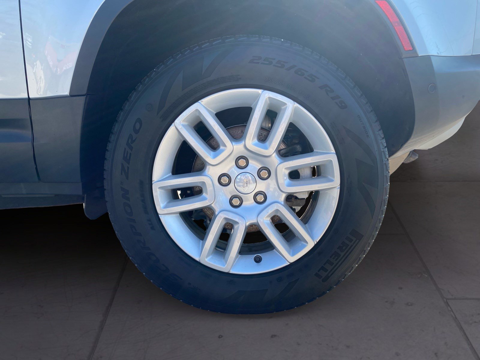 Used 2022 Land Rover Defender 90 S image 28