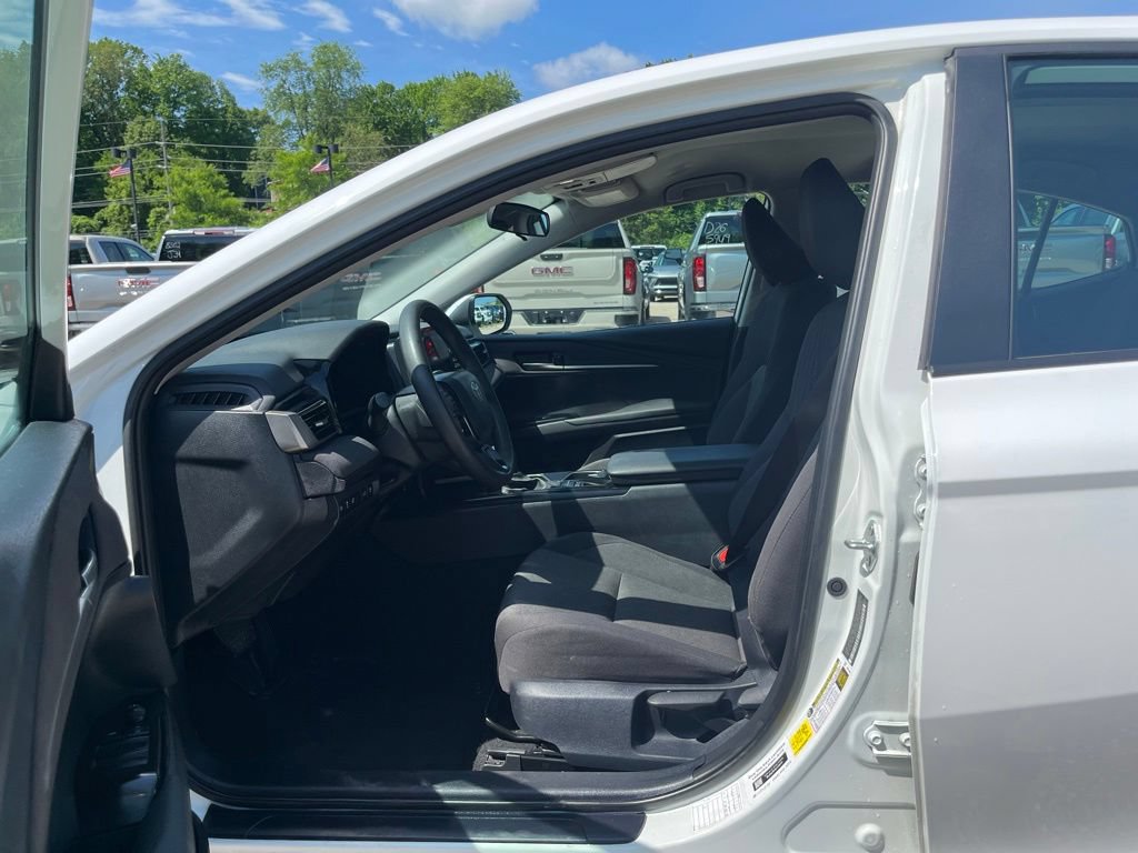 Used 2025 Toyota Camry LE FWD image 19
