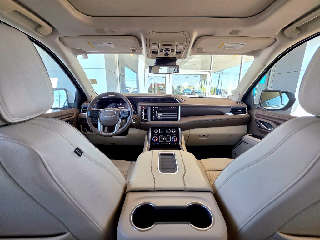 Used 2024 GMC Yukon XL Denali AWD/4WD image 19