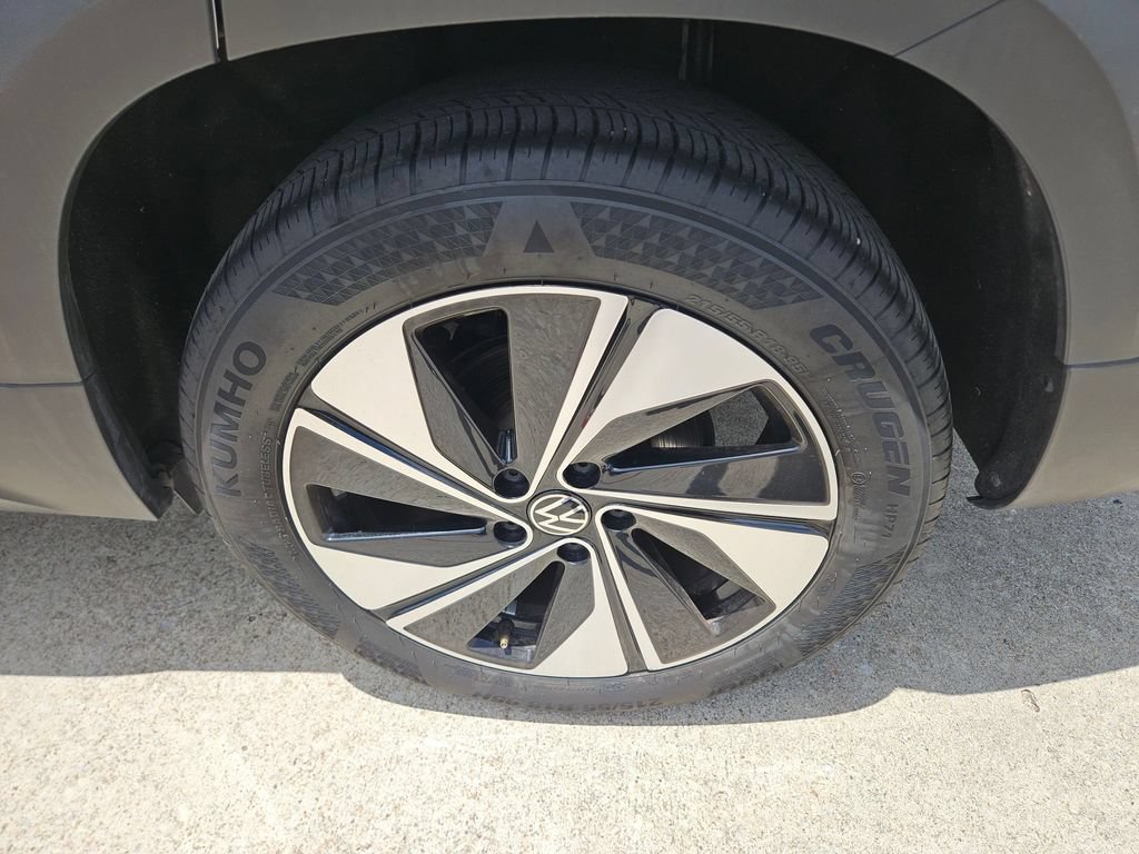 Used 2025 Volkswagen Taos SE AWD/4WD image 25