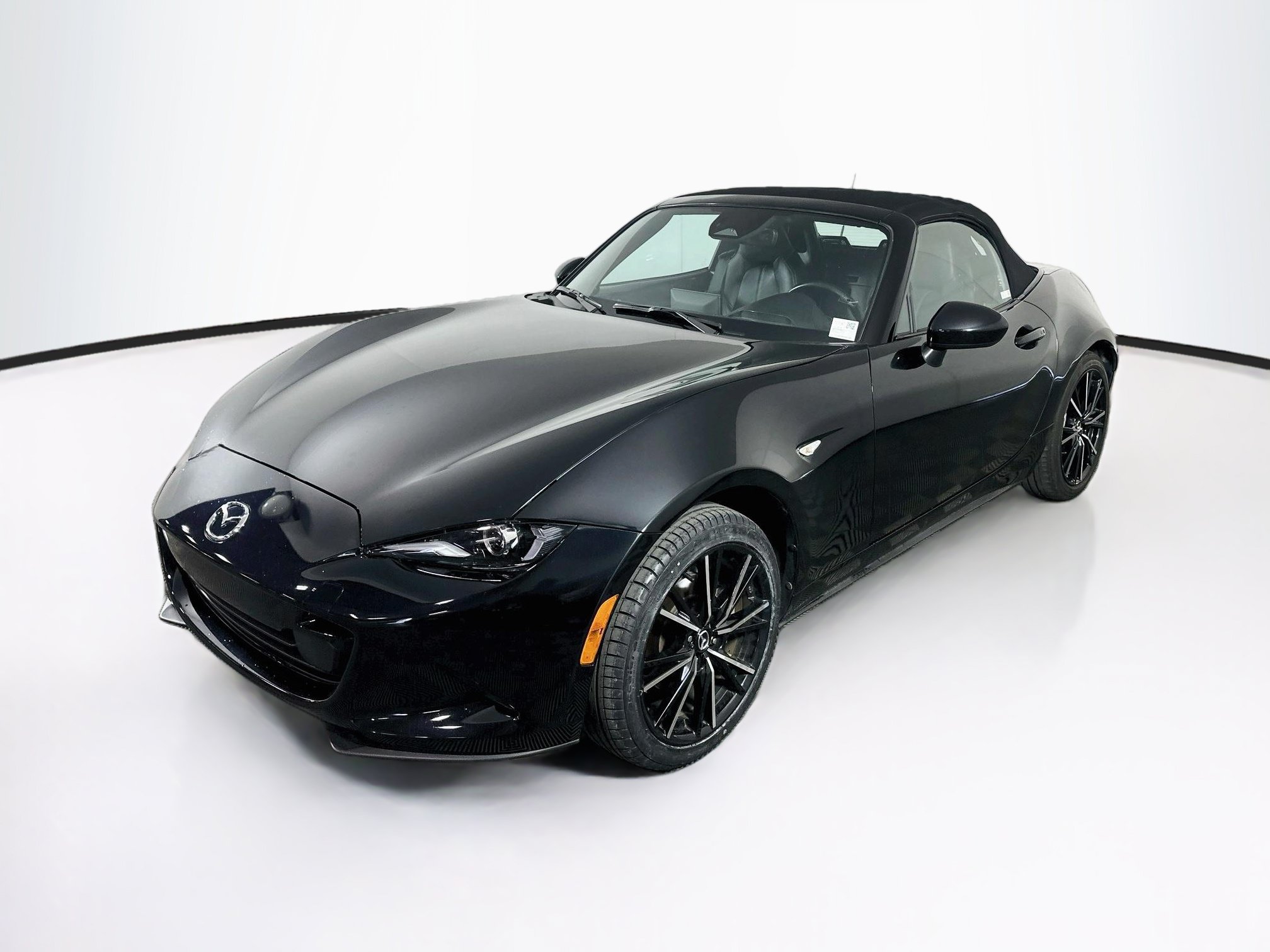 Used 2024 MAZDA MX-5 Miata Grand Touring RWD image 3