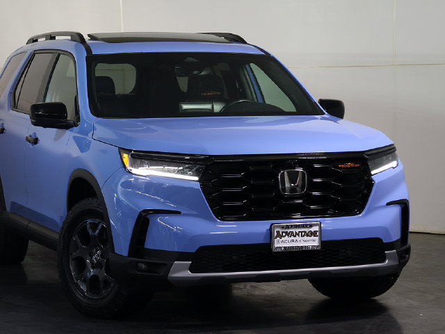 Used 2023 Honda Pilot TrailSport image 6