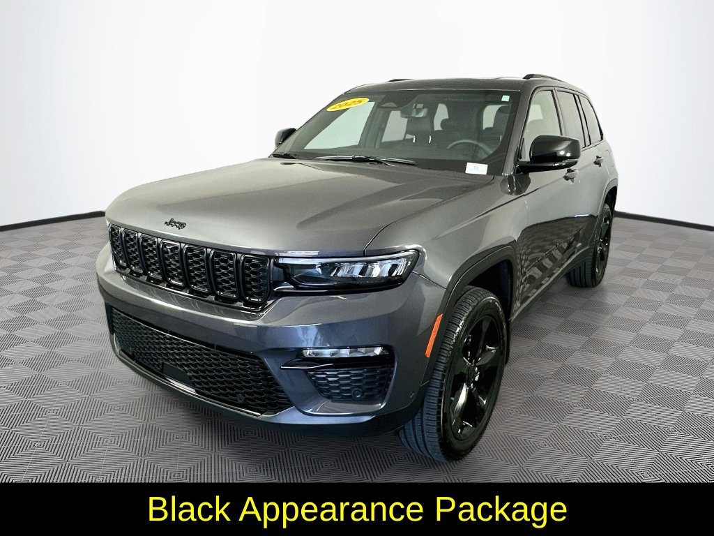 Used 2025 Jeep Grand Cherokee Limited w/ Luxury Tech Group II AWD/4WD image 5