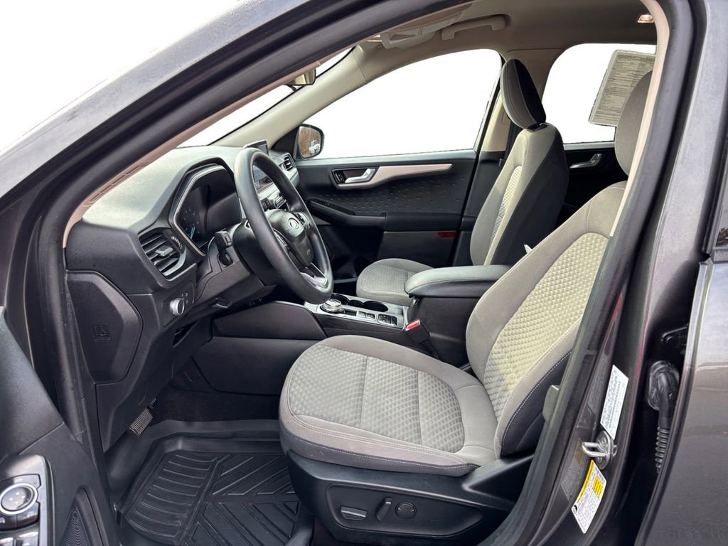 Used 2020 Ford Escape SE image 14