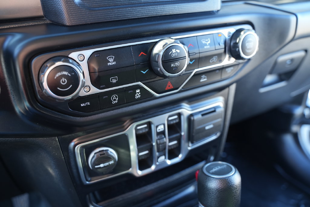 Used 2020 Jeep Gladiator Overland AWD/4WD image 34