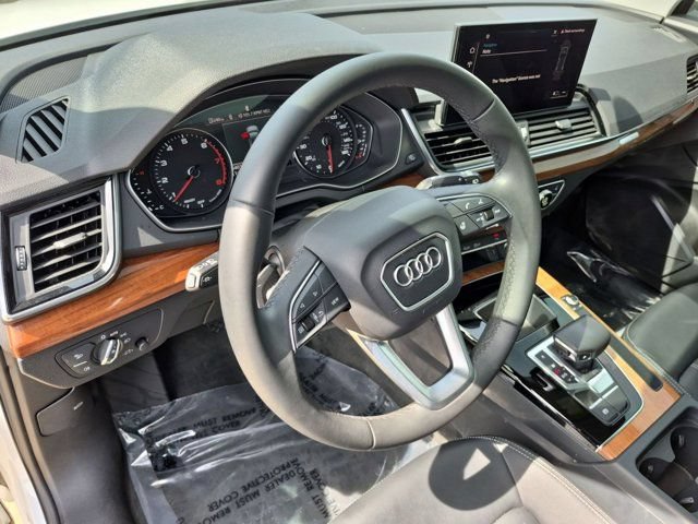 Used 2023 Audi Q5 2.0T Premium w/ Convenience Package AWD/4WD image 12
