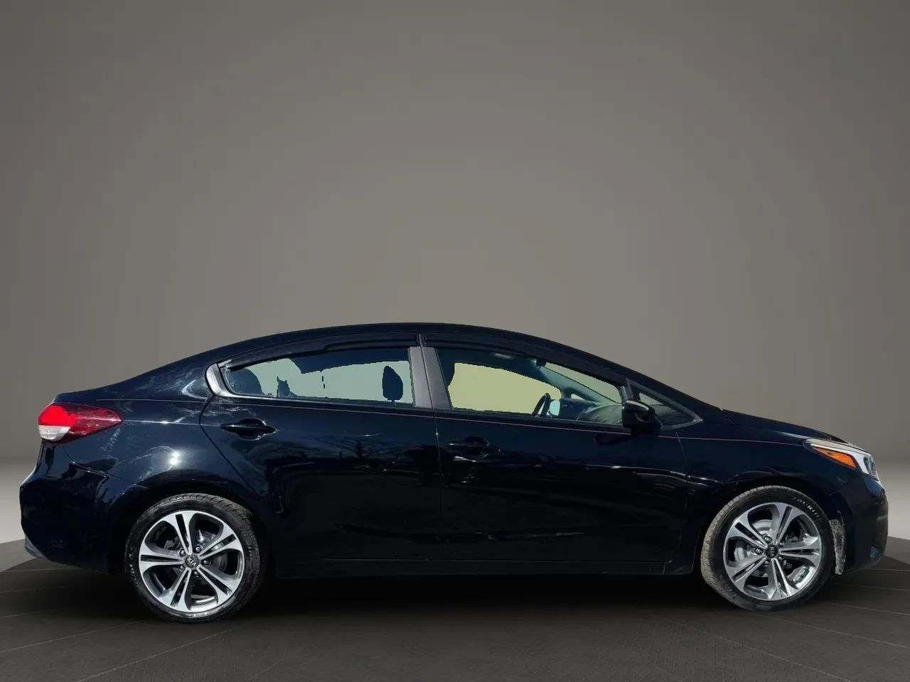 Used 2017 Kia Forte LX image 4