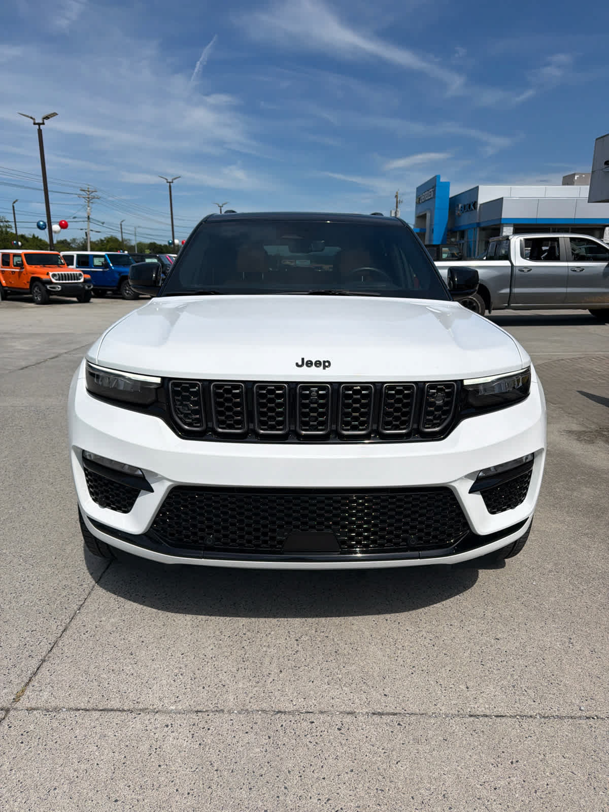 Used 2025 Jeep Grand Cherokee Summit AWD/4WD image 2