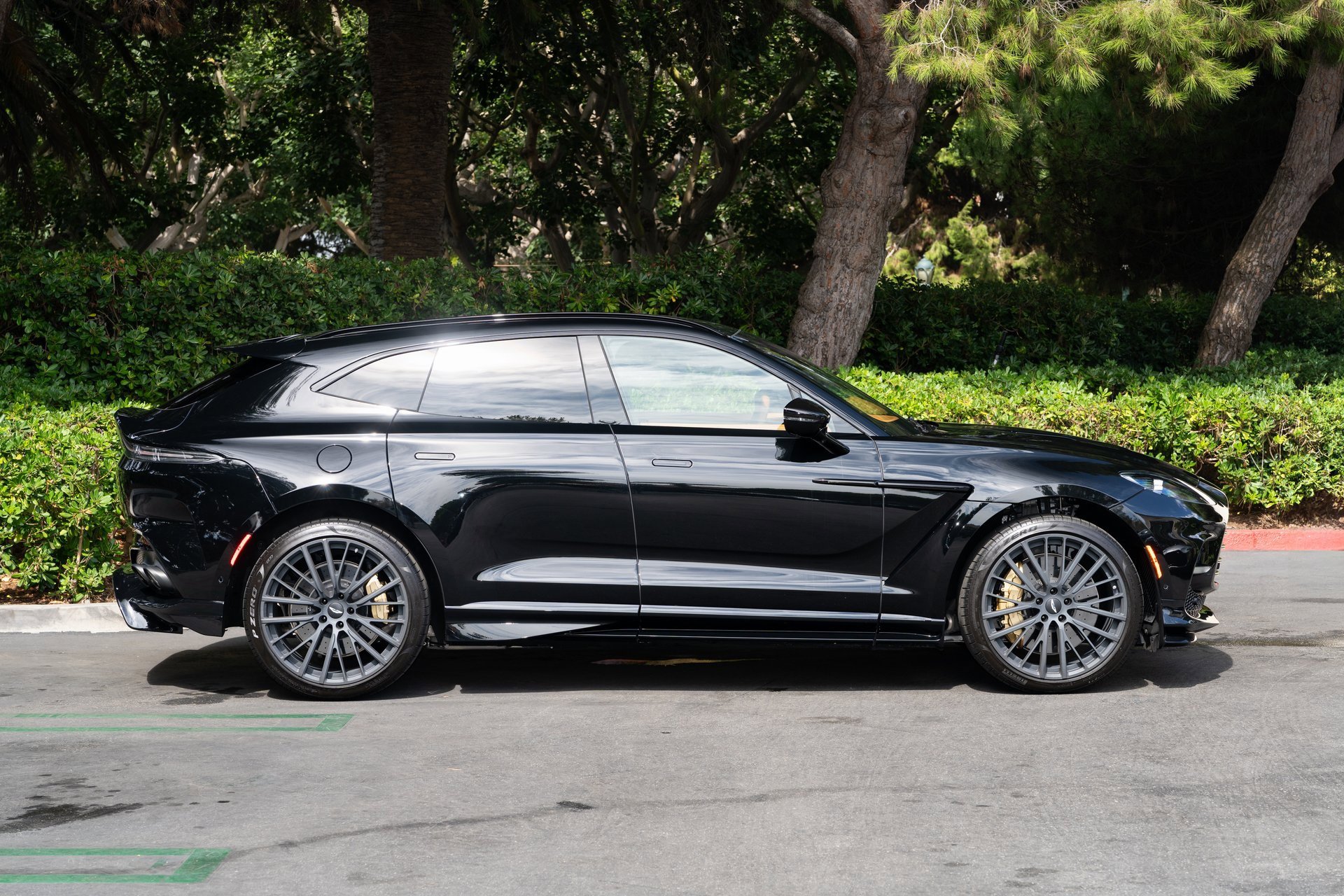 Used 2025 Aston Martin DBX 707 image 26