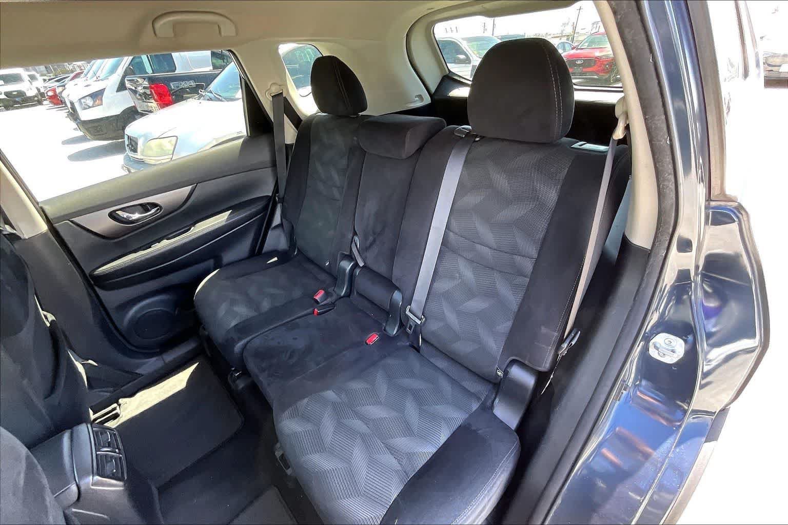 Used 2016 Nissan Rogue SV FWD image 29