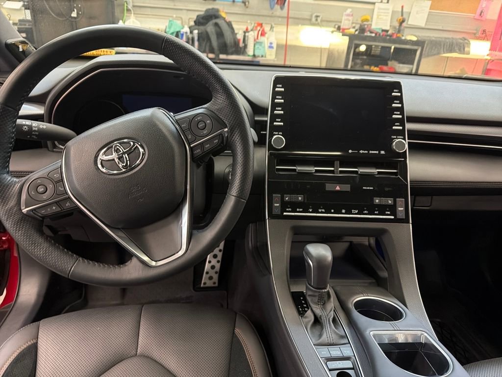 Used 2022 Toyota Avalon Touring image 32