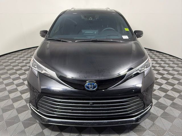 Used 2025 Toyota Sienna Platinum image 10