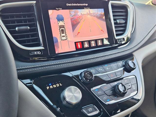 Used 2023 Chrysler Pacifica Touring-L w/ Uconnect Theater Family Group AWD/4WD image 14