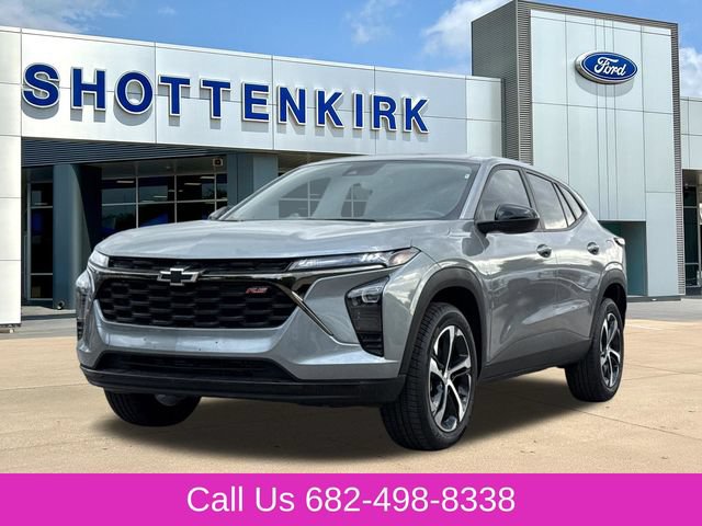 Used 2025 Chevrolet Trax RS w/ Driver Confidence Package FWD image 3