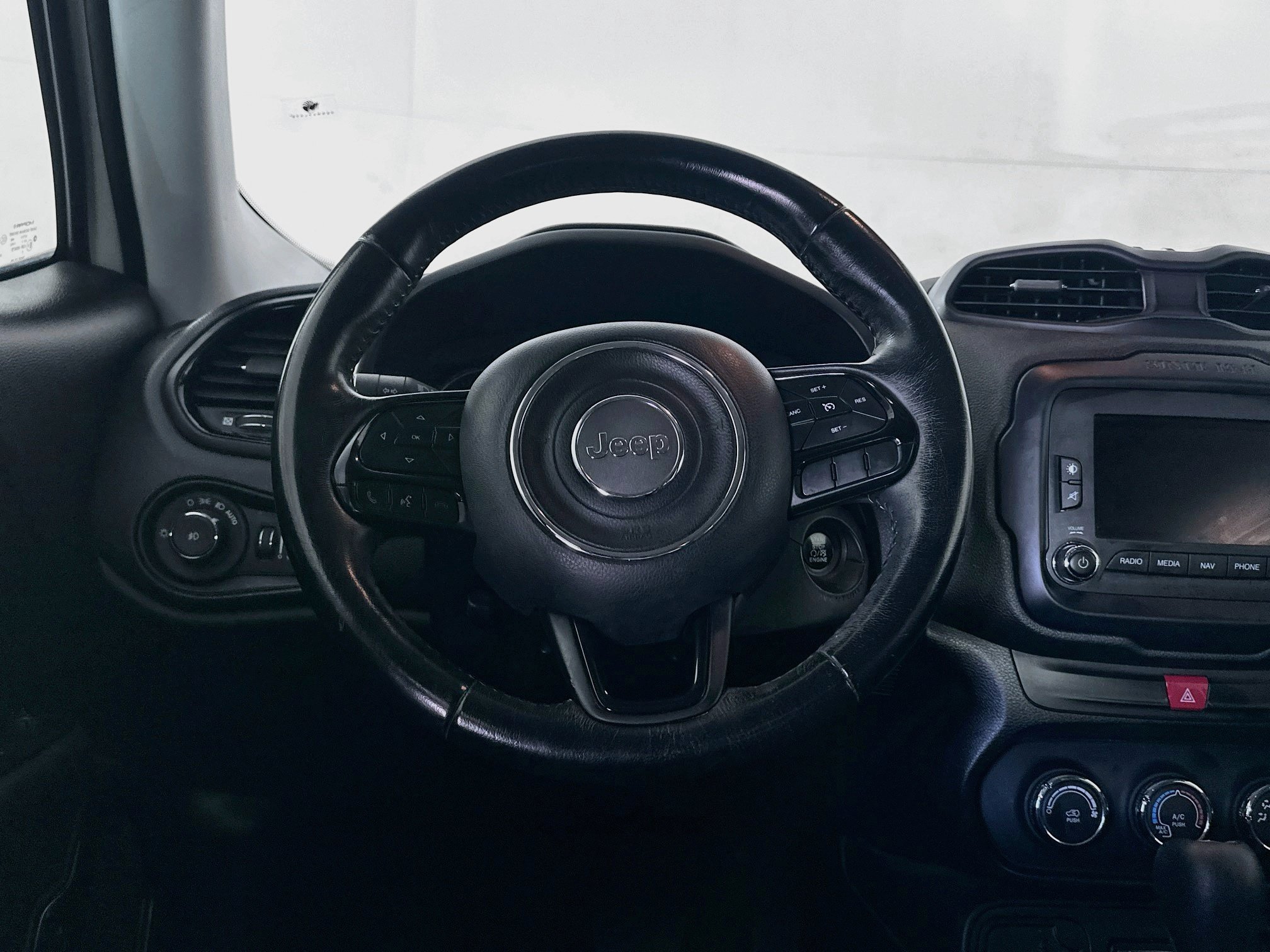 Used 2017 Jeep Renegade Altitude FWD image 17