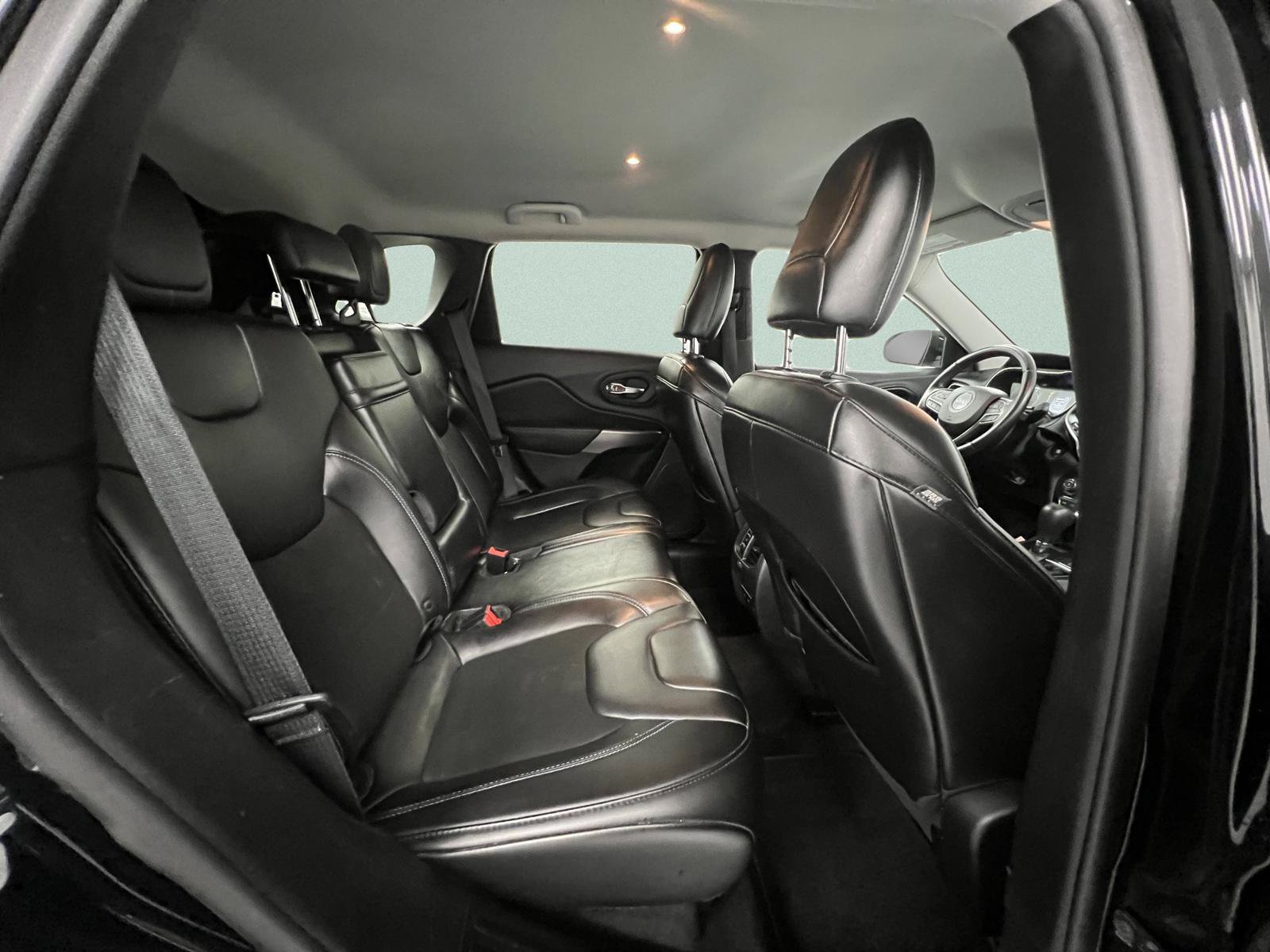 Used 2019 Jeep Cherokee Latitude Plus FWD image 37