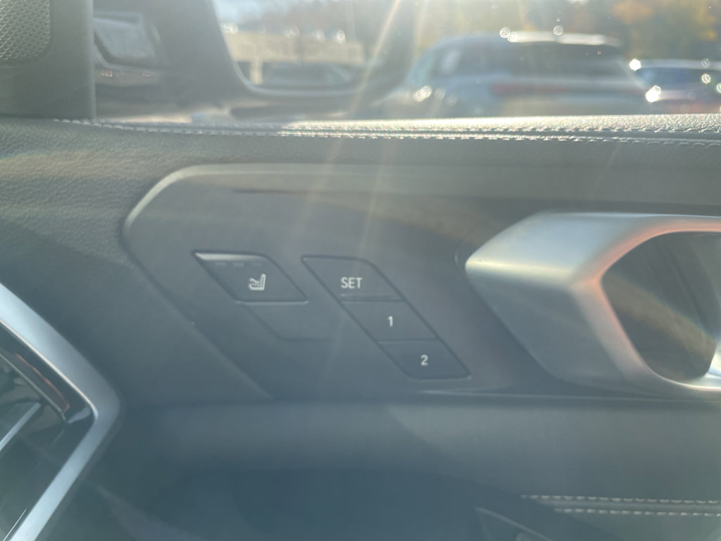 Used 2021 BMW X7 M50i w/ Cold Weather Package image 39