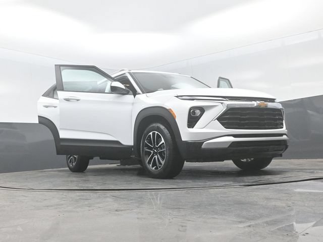 Used 2025 Chevrolet TrailBlazer LT AWD/4WD image 29