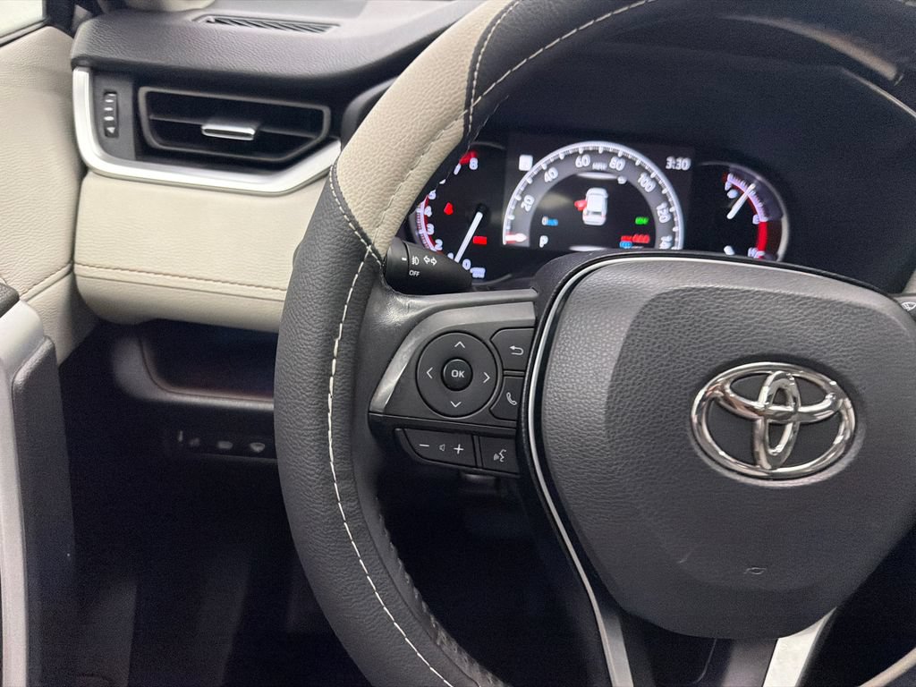 Used 2020 Toyota RAV4 Limited FWD image 27