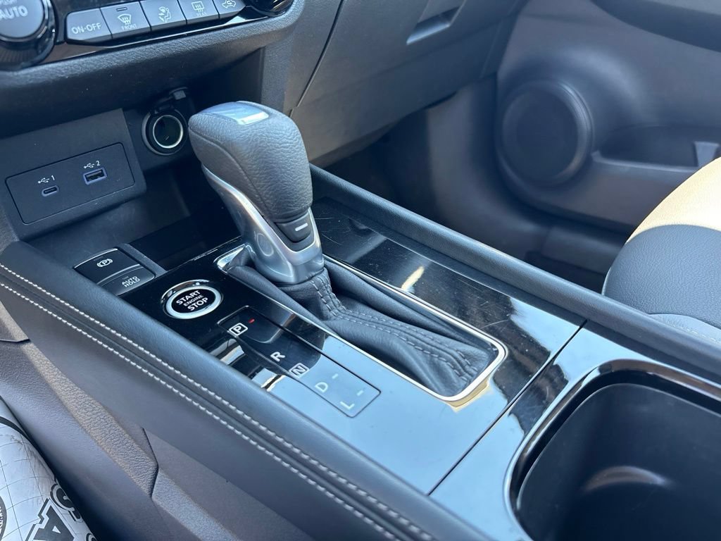 Used 2024 Nissan Kicks SR w/ SR Premium Package FWD image 16