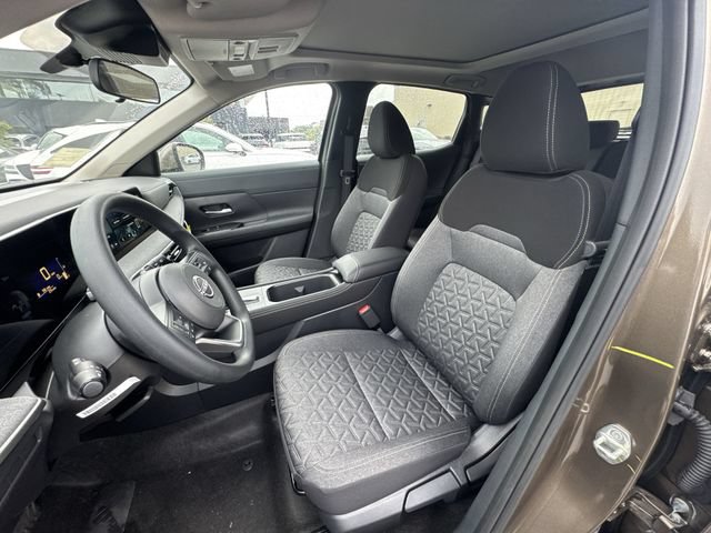Certified 2025 Nissan Kicks SV w/ SV Premium Package AWD/4WD image 12
