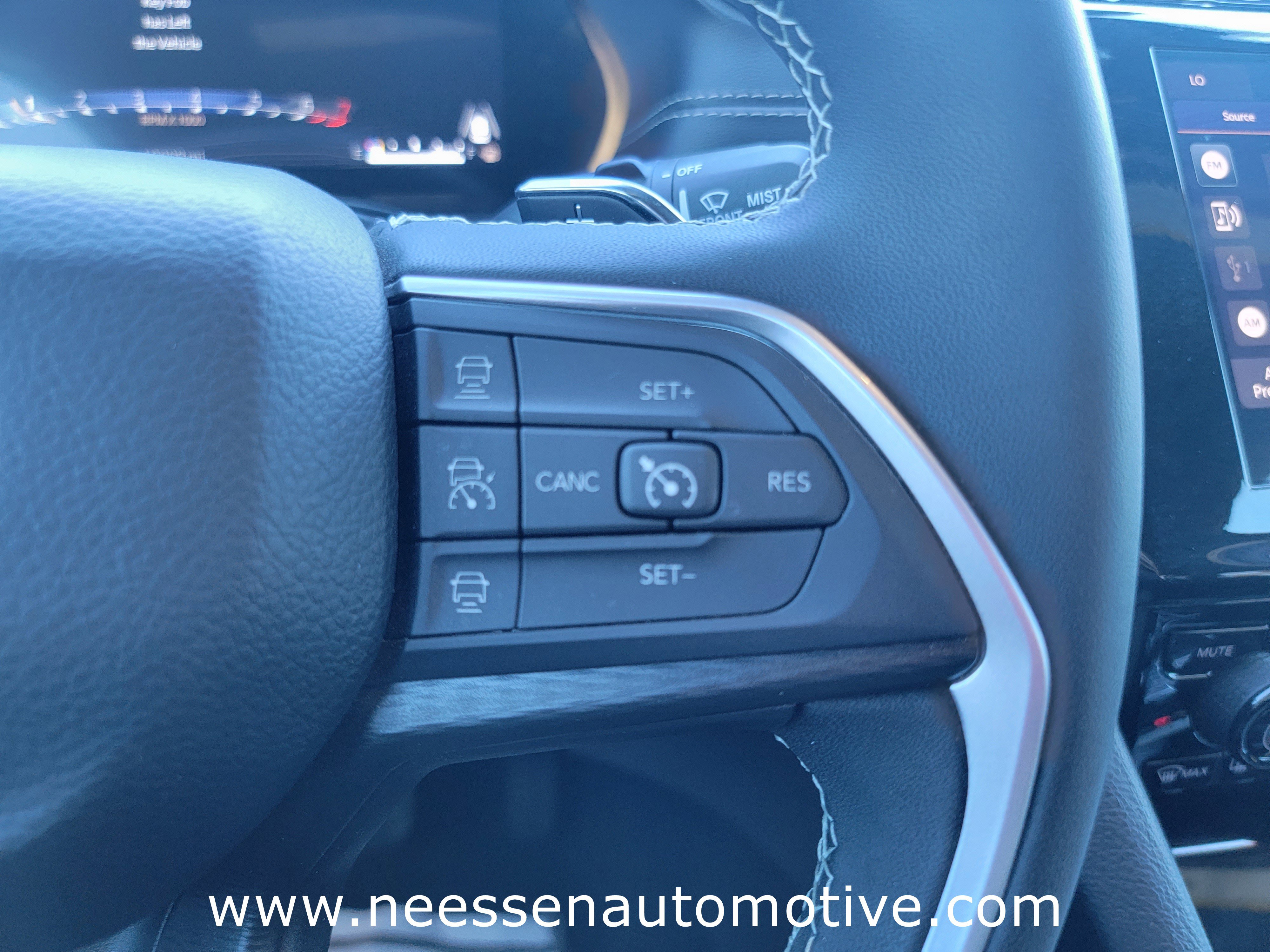 Used 2025 Jeep Grand Cherokee Laredo image 20