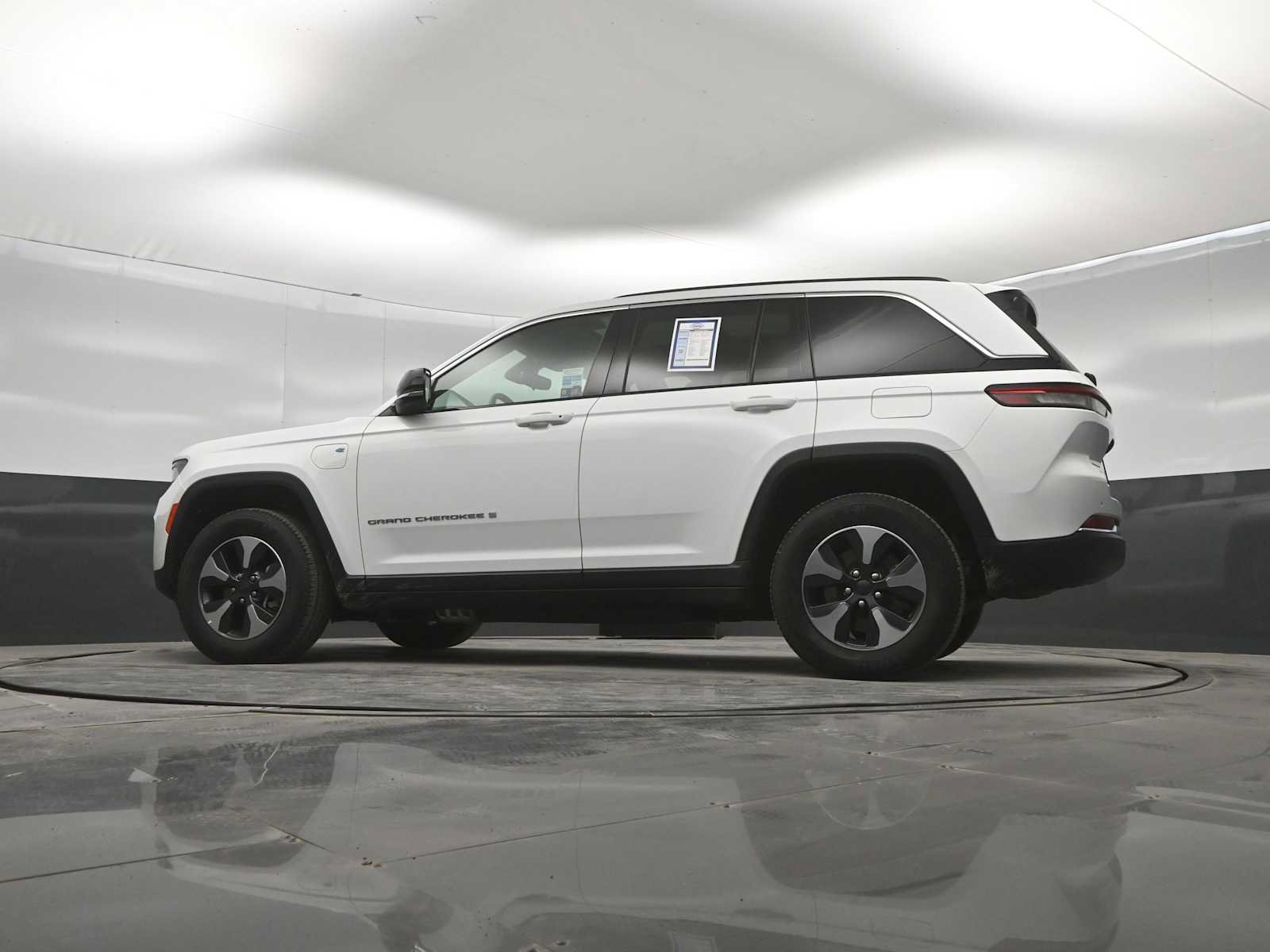 Used 2024 Jeep Grand Cherokee Limited 4xe AWD/4WD image 36