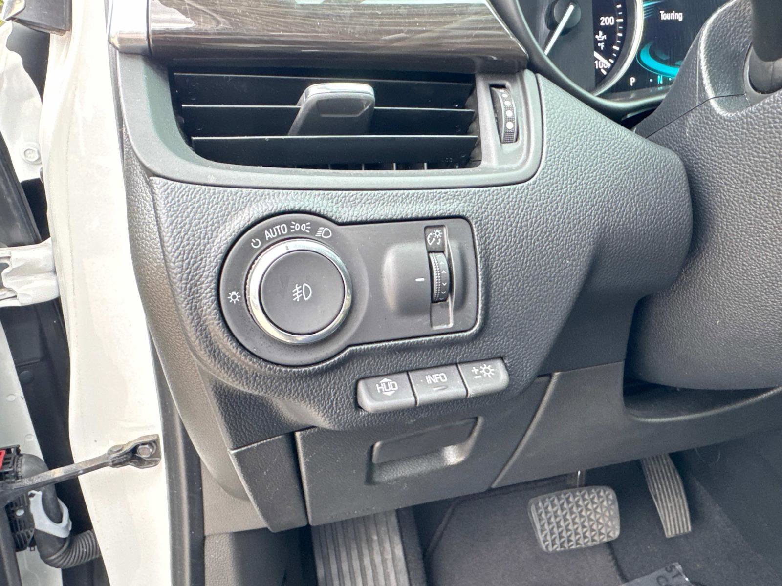 Used 2019 Buick Envision Premium w/ Driver Confidence Package image 32