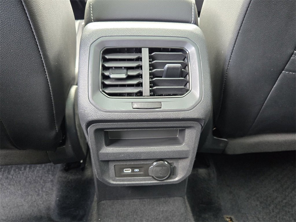 Used 2022 Volkswagen Tiguan SE R-Line image 16