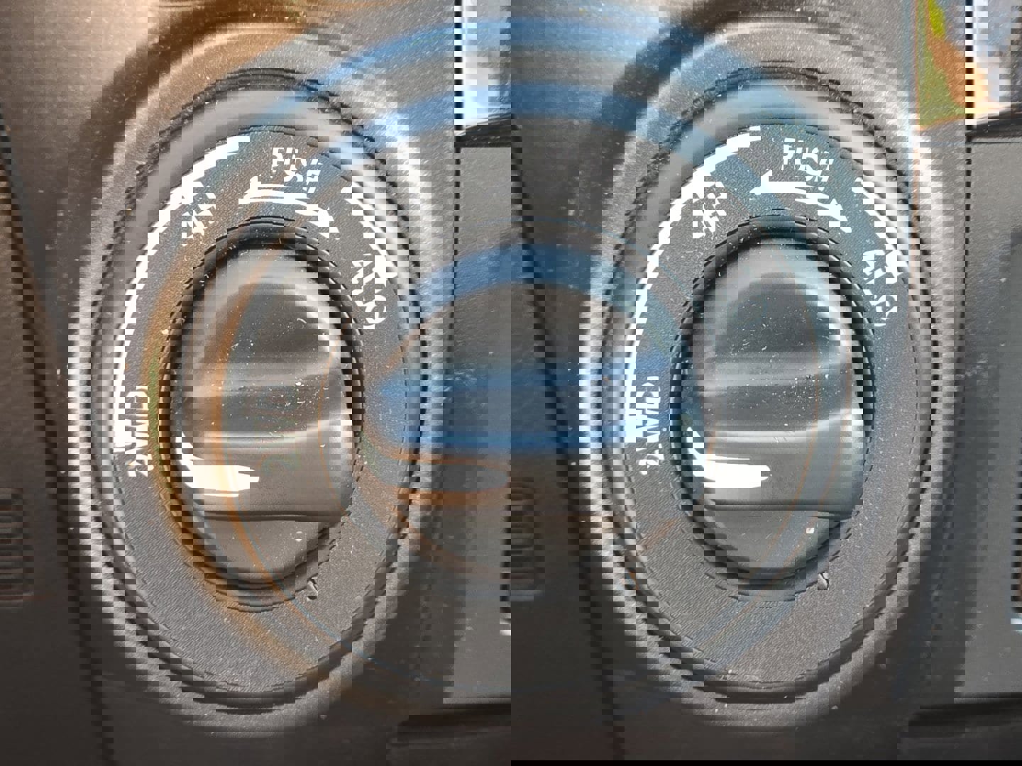 Used 2023 Nissan Titan PRO-4X w/ Pro-4x Convenience Package AWD/4WD image 15