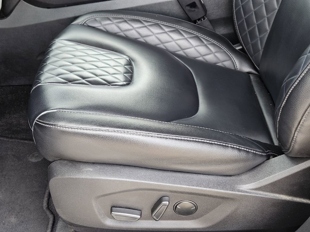 Used 2024 Ford Edge Titanium image 19