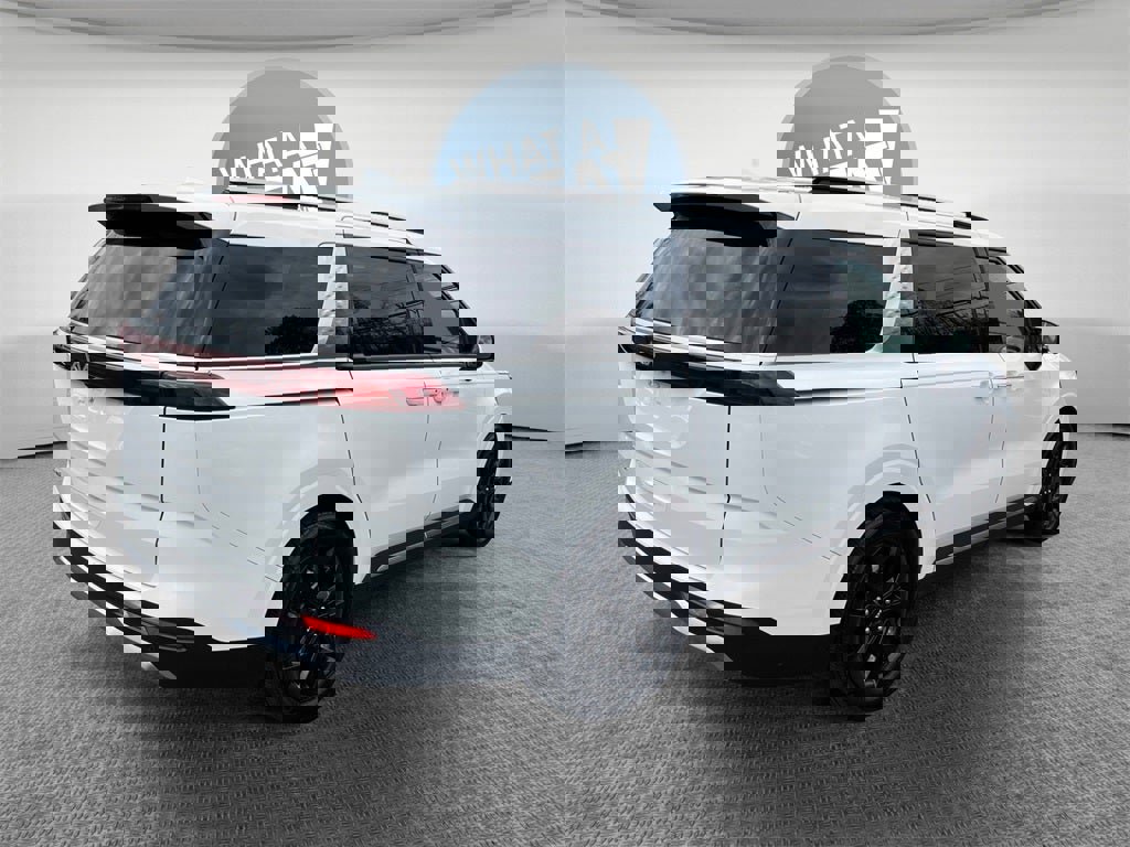 Used 2022 Kia Carnival SX image 3